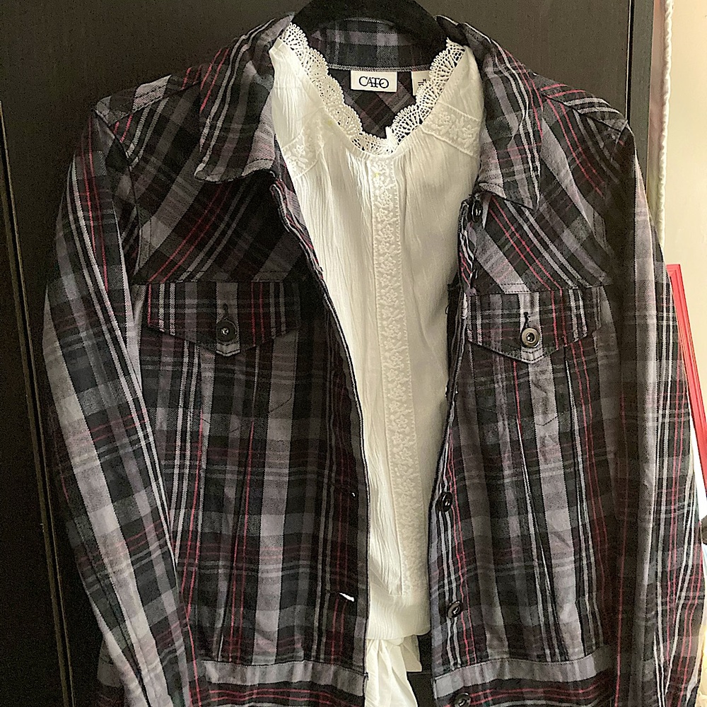 CATO Plaid Jean Jacket | SZ Medium. Black/Red/White Plaid Collared Jacket.